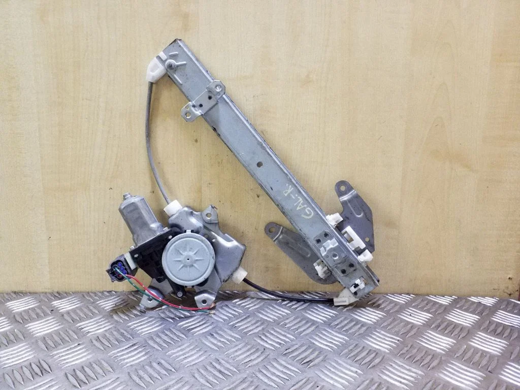Rear door window regulator with motor 82730JG00A