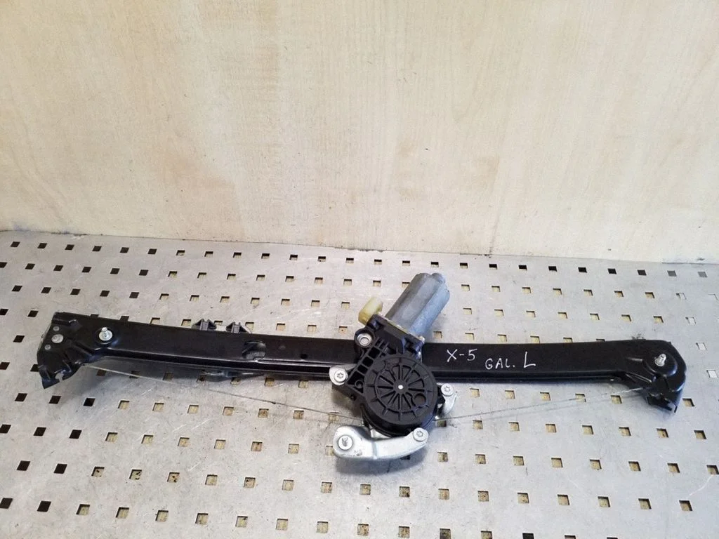 Rear door window regulator with motor 8362063