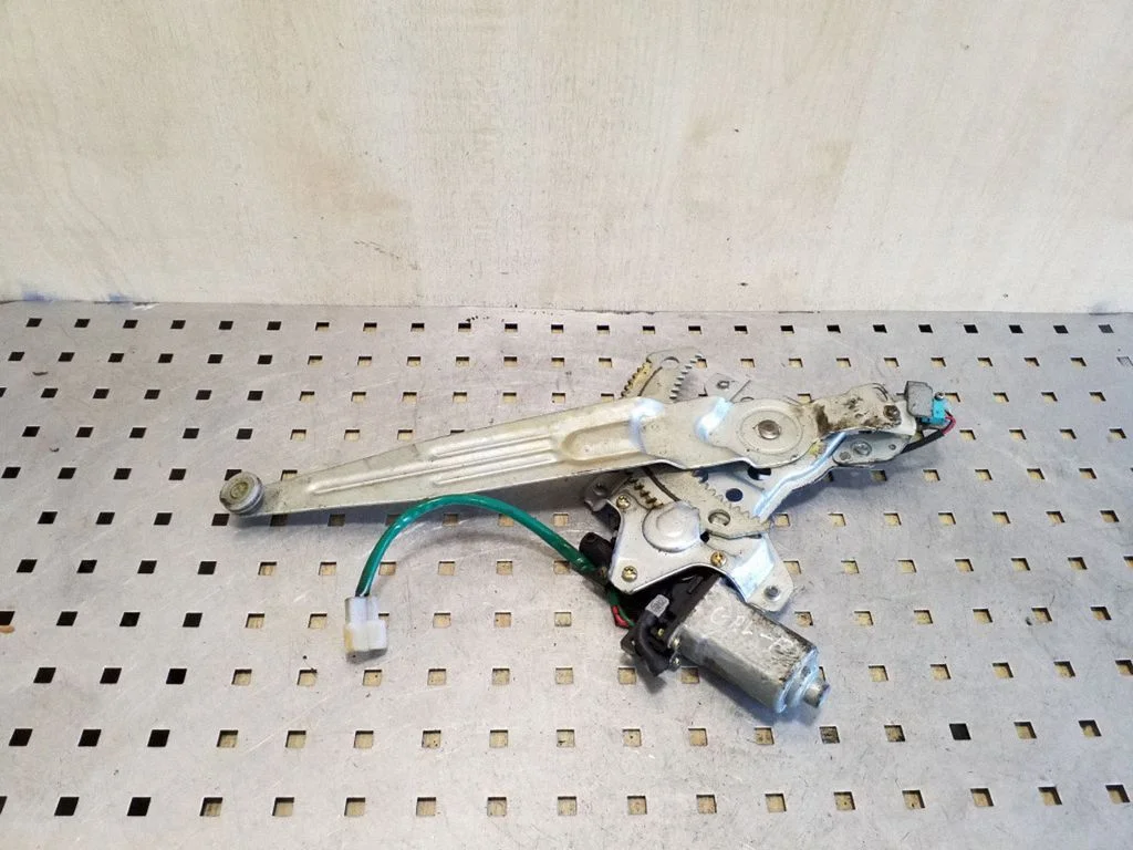 Rear door window regulator with motor MR144538