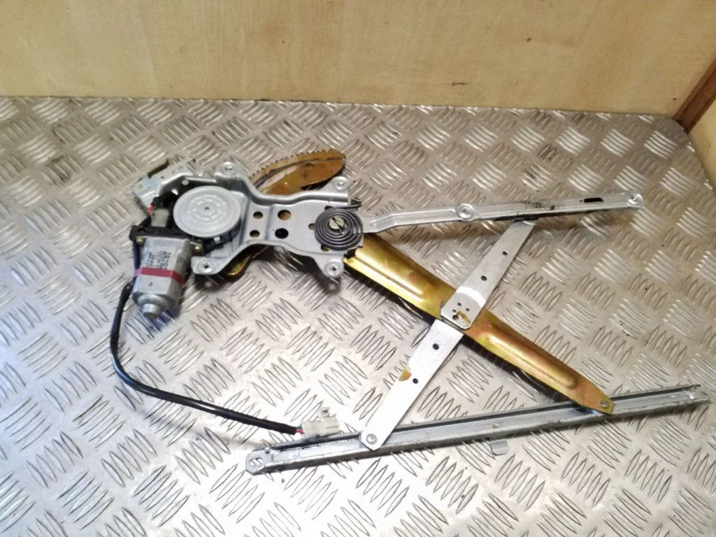 Rear door window regulator with motor – Toyota Previa (XR30, XR40) II (2000-2006)