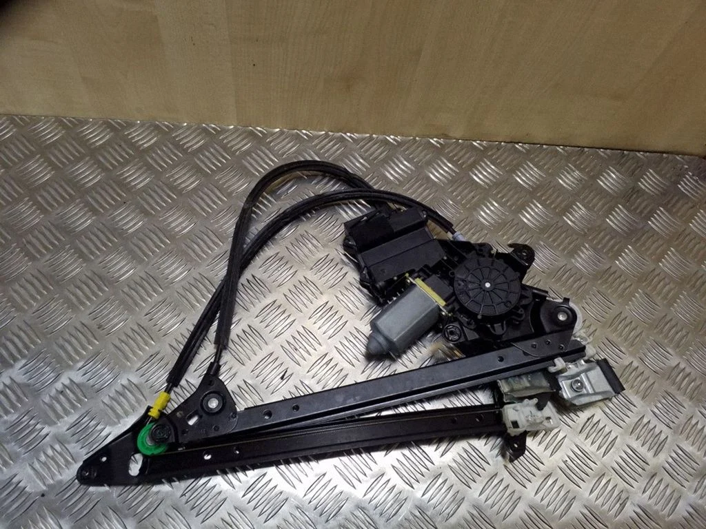 Rear door window regulator with motor – Seat Alhambra (Mk1) (1996-2010)