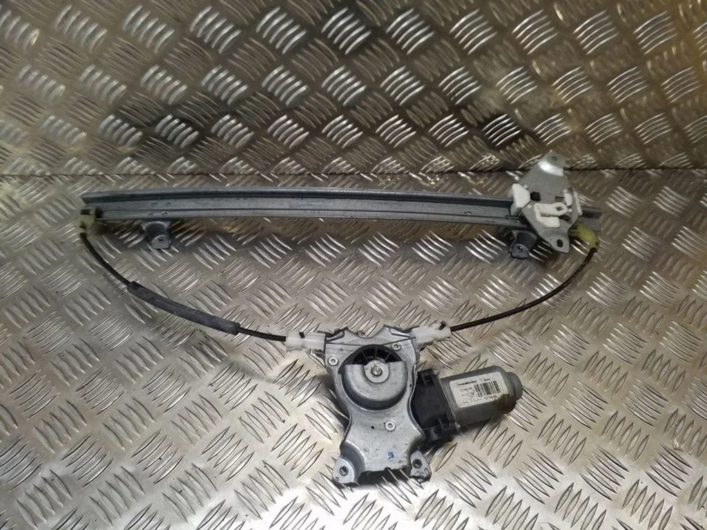Rear door window regulator with motor – Nissan Navara D40 (2004-2015)