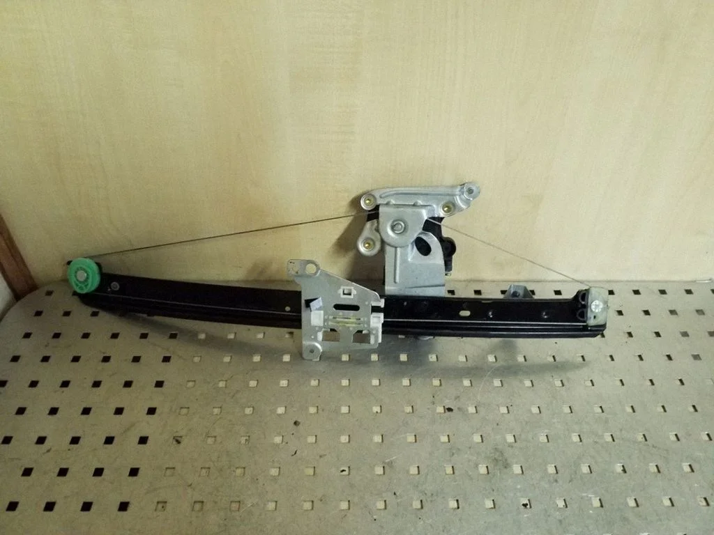 Tagaukse elektriline aknatõstuk mootoriga – Volvo XC90 (2003-2006)