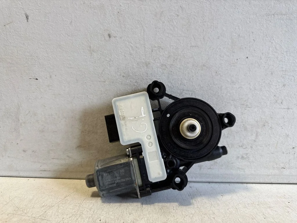 Rear door window regulator motor 0130822695