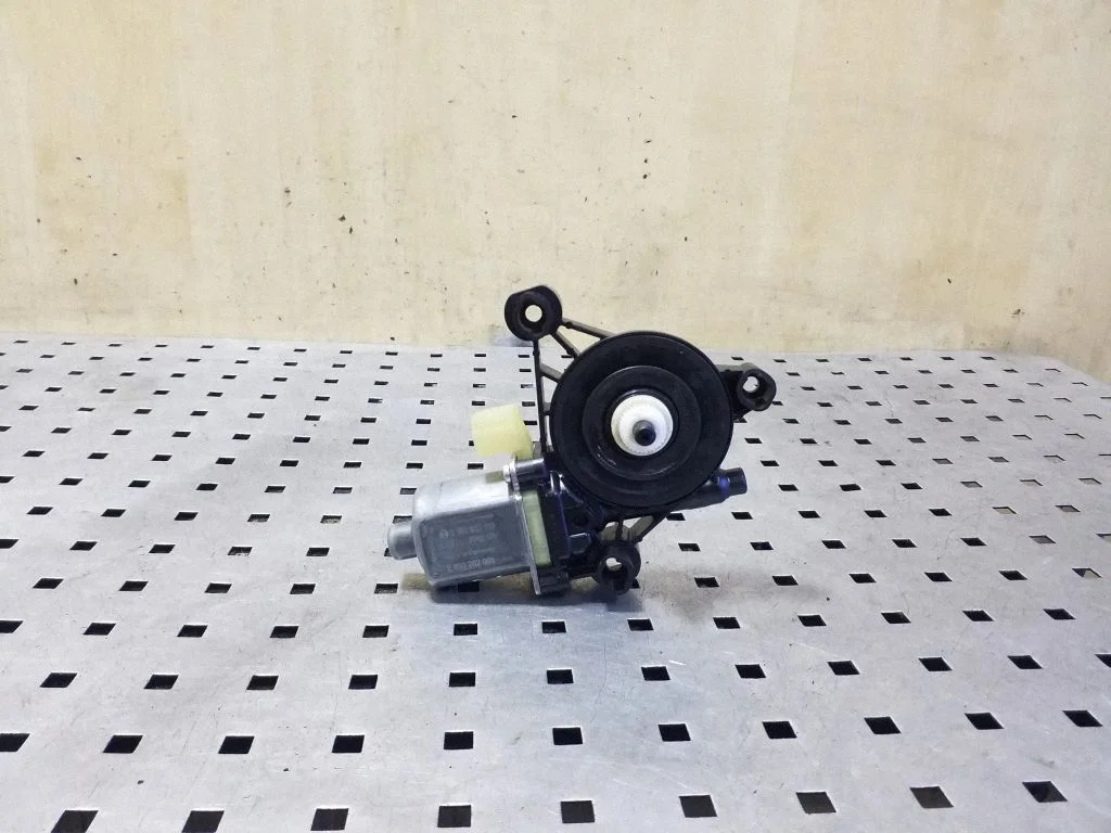 Rear door window regulator motor 5Q0959801