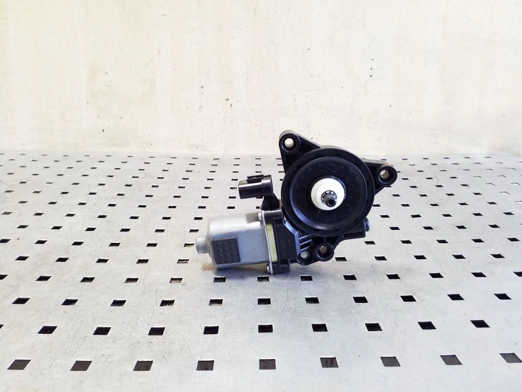 Rear door window regulator motor 82450K0000