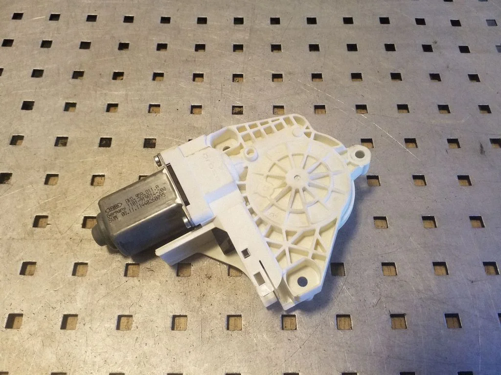 Rear door window regulator motor 8K0959811A