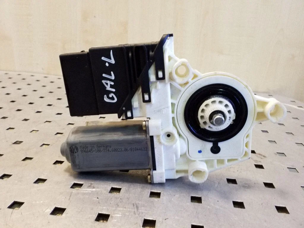 Rear door window regulator motor 993424100