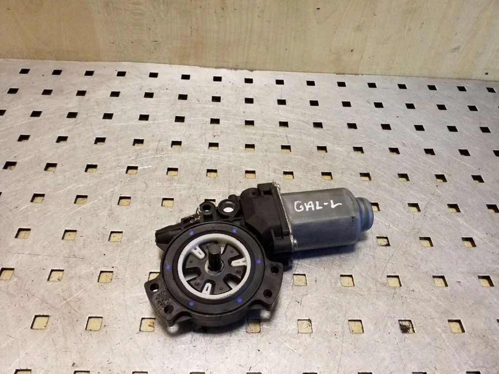 Rear door window regulator motor 402353B