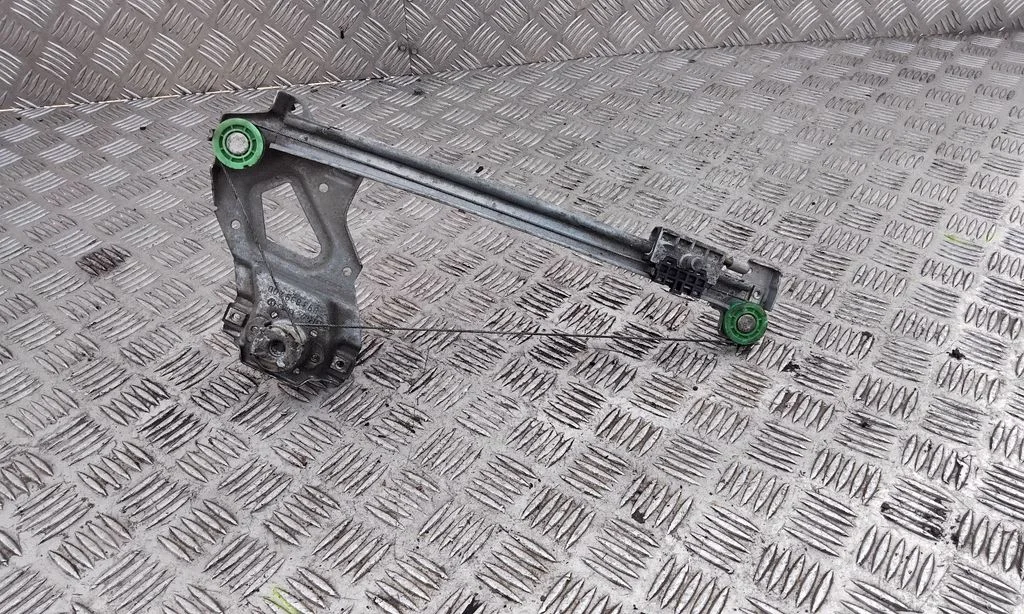 Rear door manual window regulator