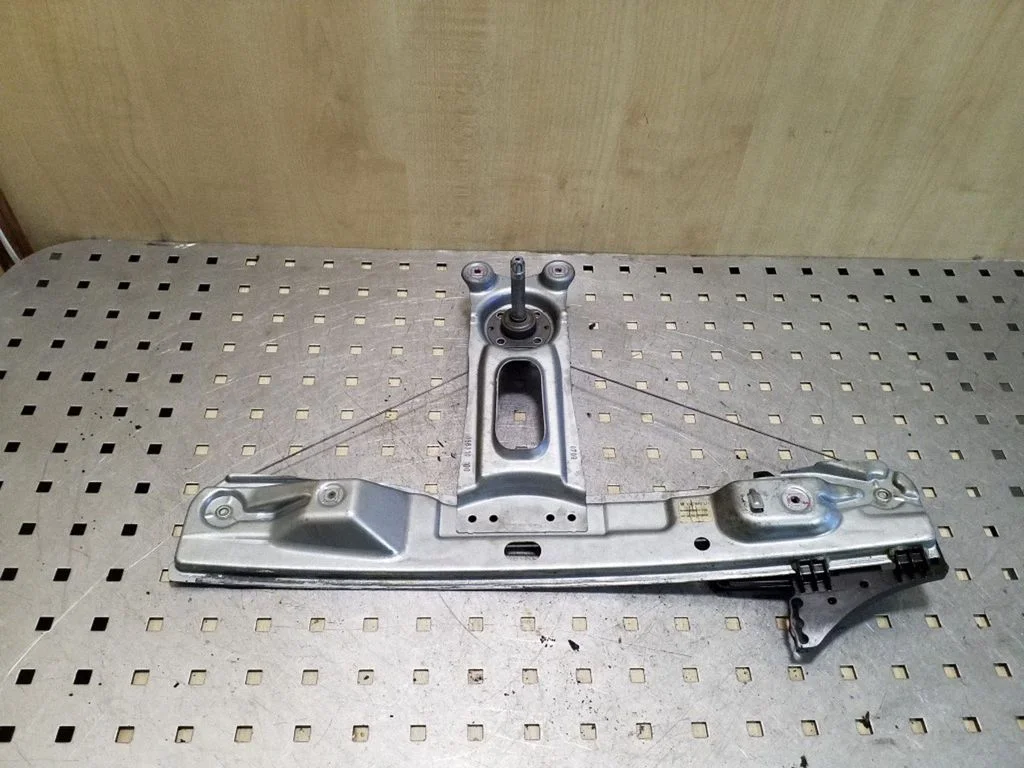 Rear door manual window regulator 966310100