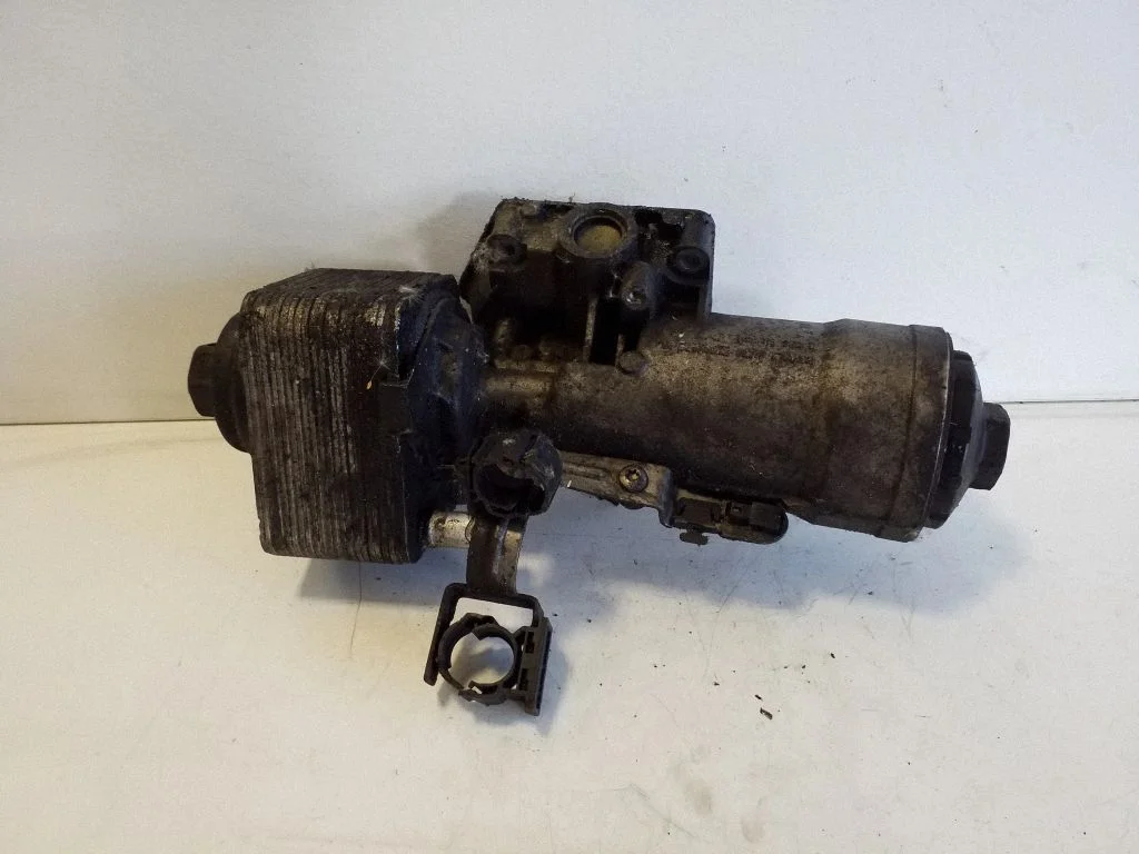 Oil filter mounting bracket 045115389E