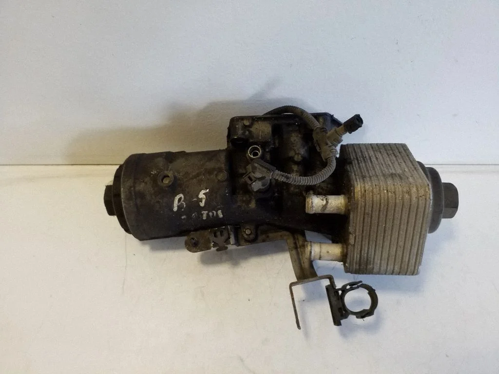Oil filter mounting bracket 045115389J