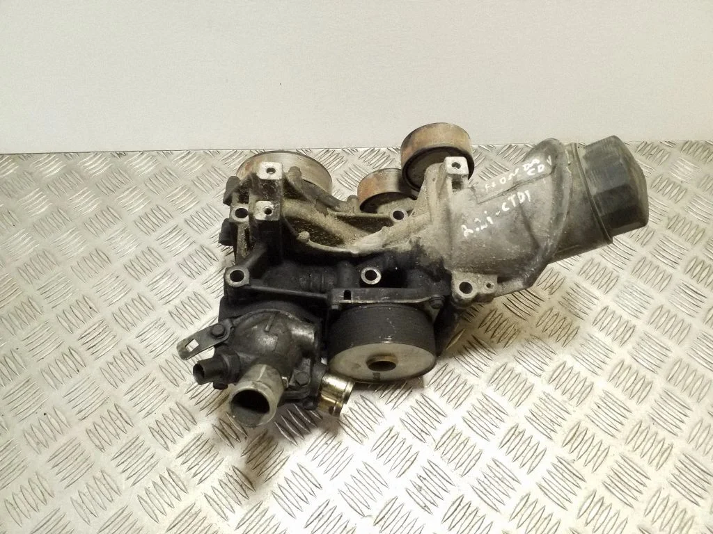 Oil filter mounting bracket