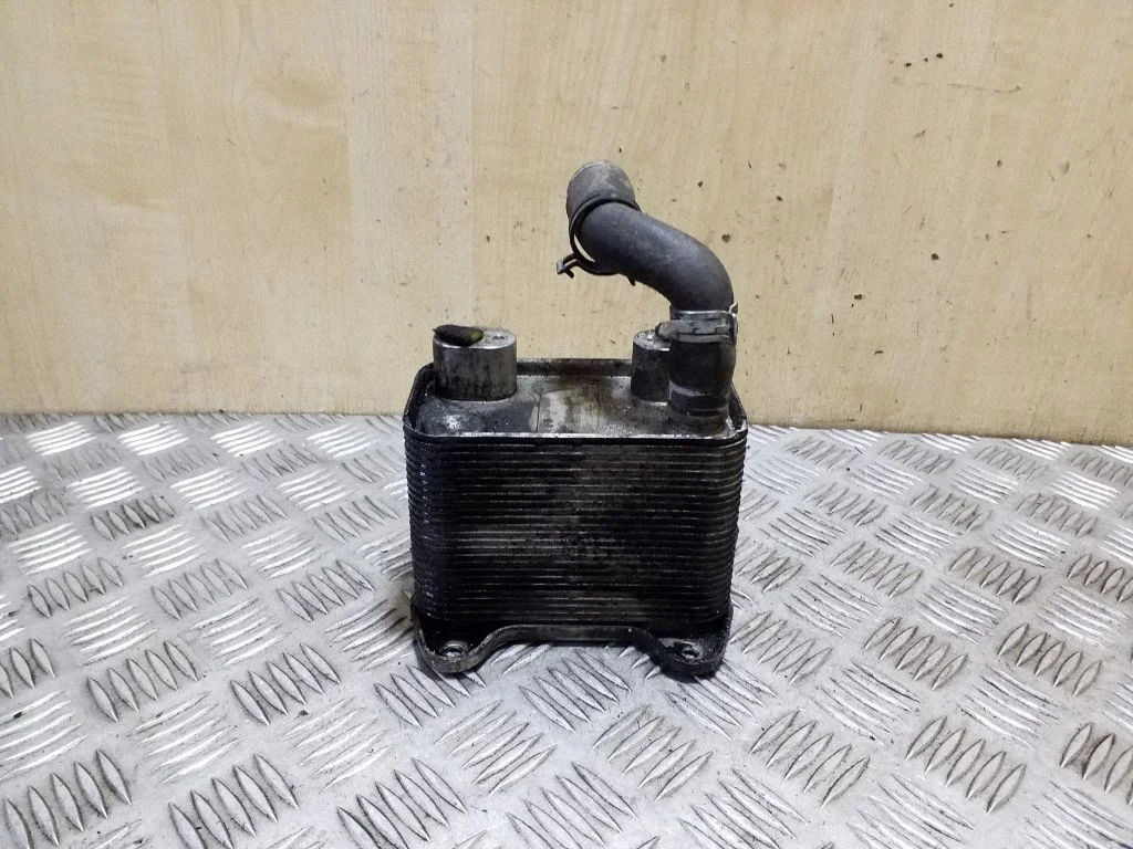 Obudowa filtra oleju / chłodnica oleju A6131880101