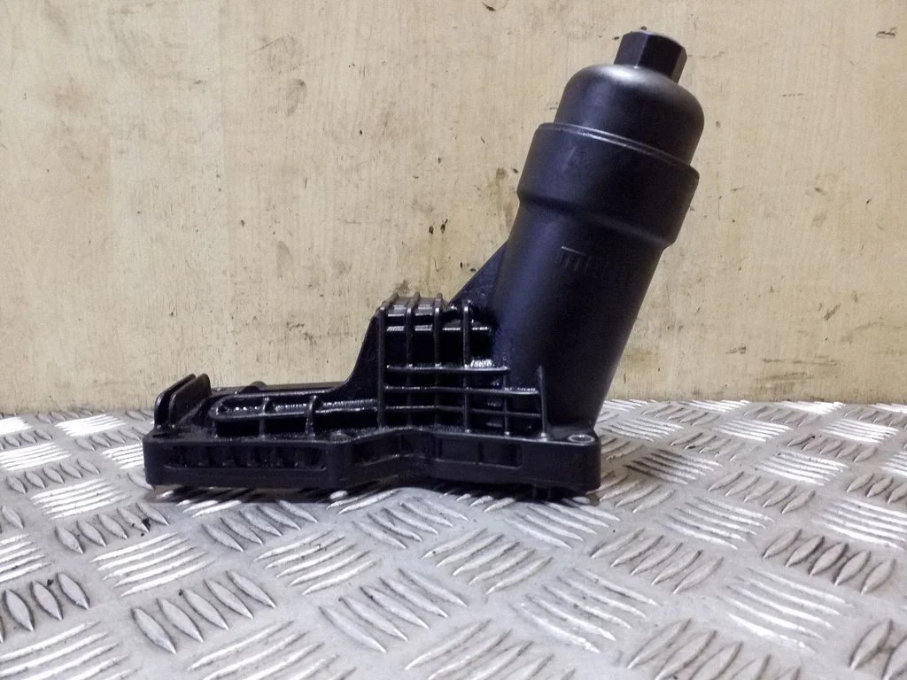 Oil filter mounting bracket – Mini Cooper Countryman R60 (2011-2016)