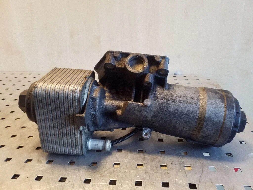 Oil filter mounting bracket 045115389J
