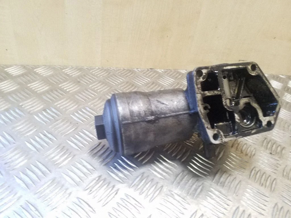 Oil filter mounting bracket 045115389K