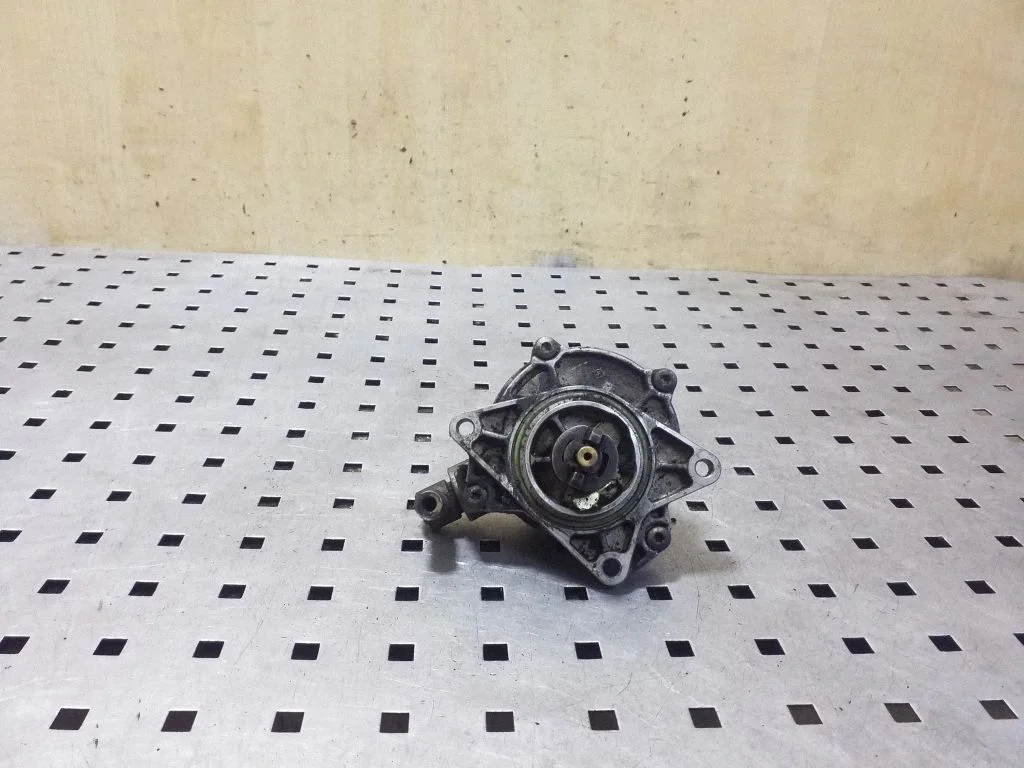 Vacuum pump 059145100B