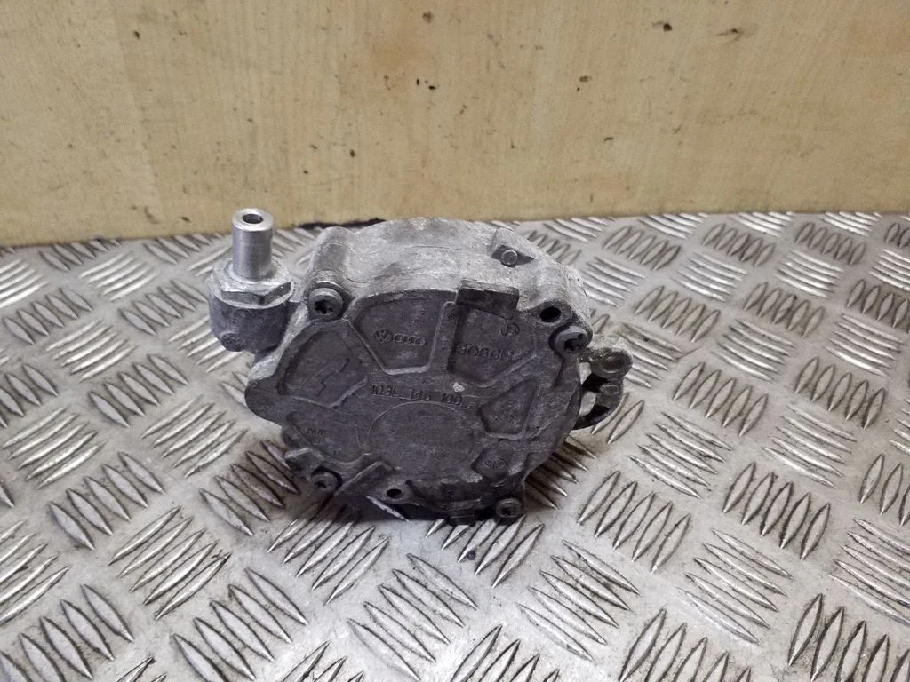 Vacuum pump 03L145100F
