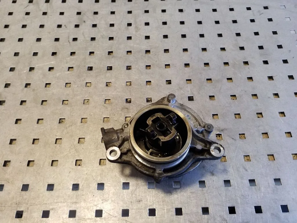 Vacuum pump – BMW X3 E83 (2003-2010)