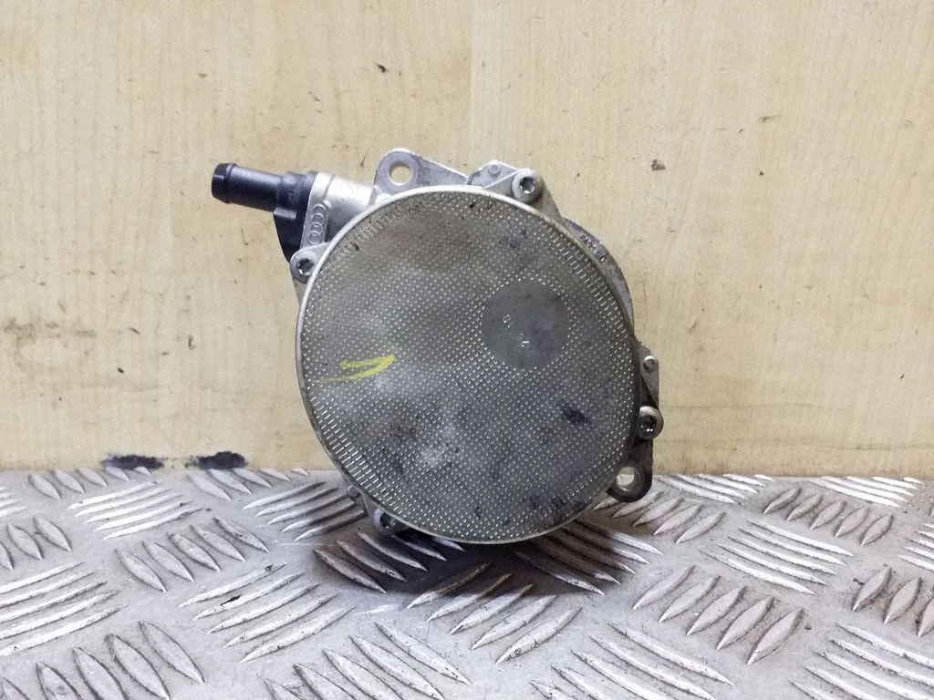 Vacuum pump – Volkswagen Touareg II (2010-2018)