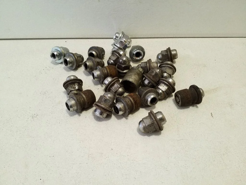 Nuts/bolts