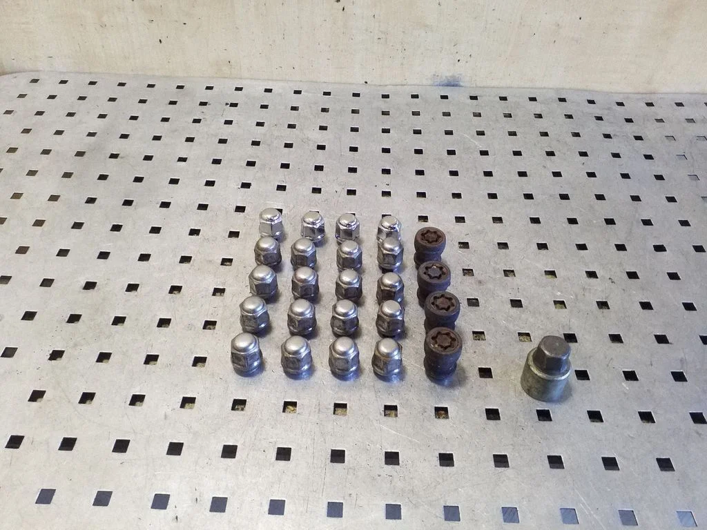 Nuts/bolts