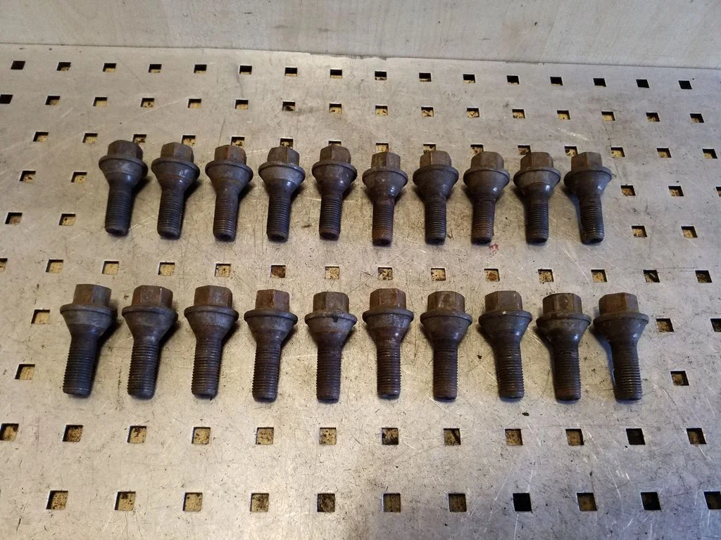 Nuts/bolts