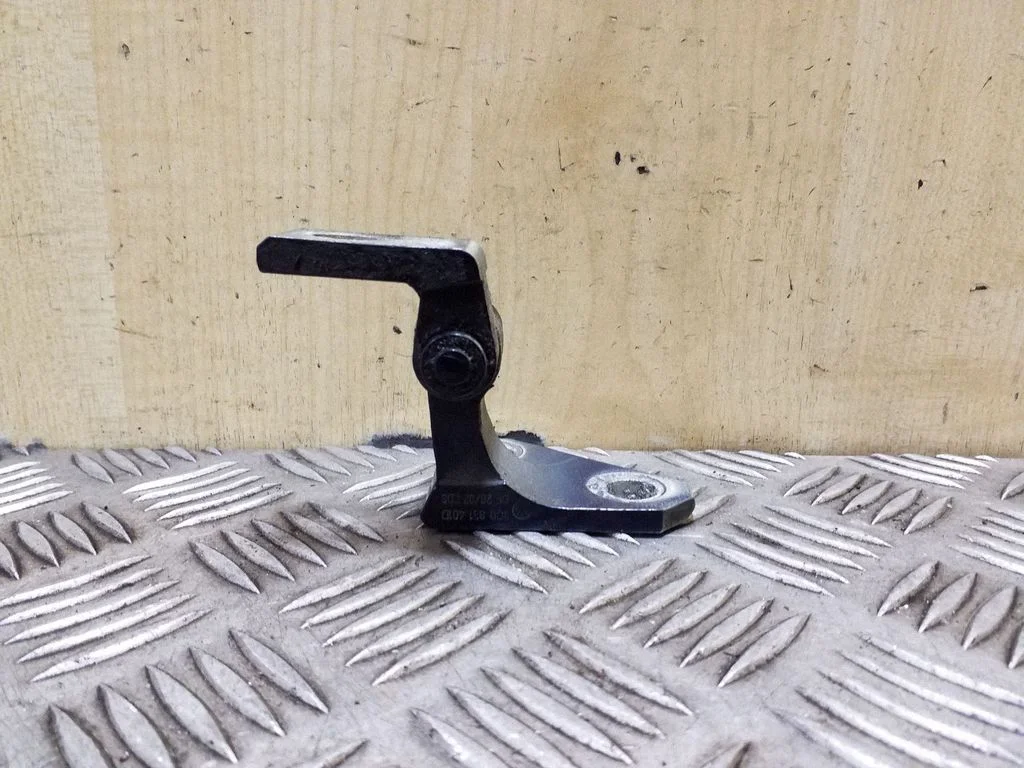 Front door upper hinge 3C0831401D