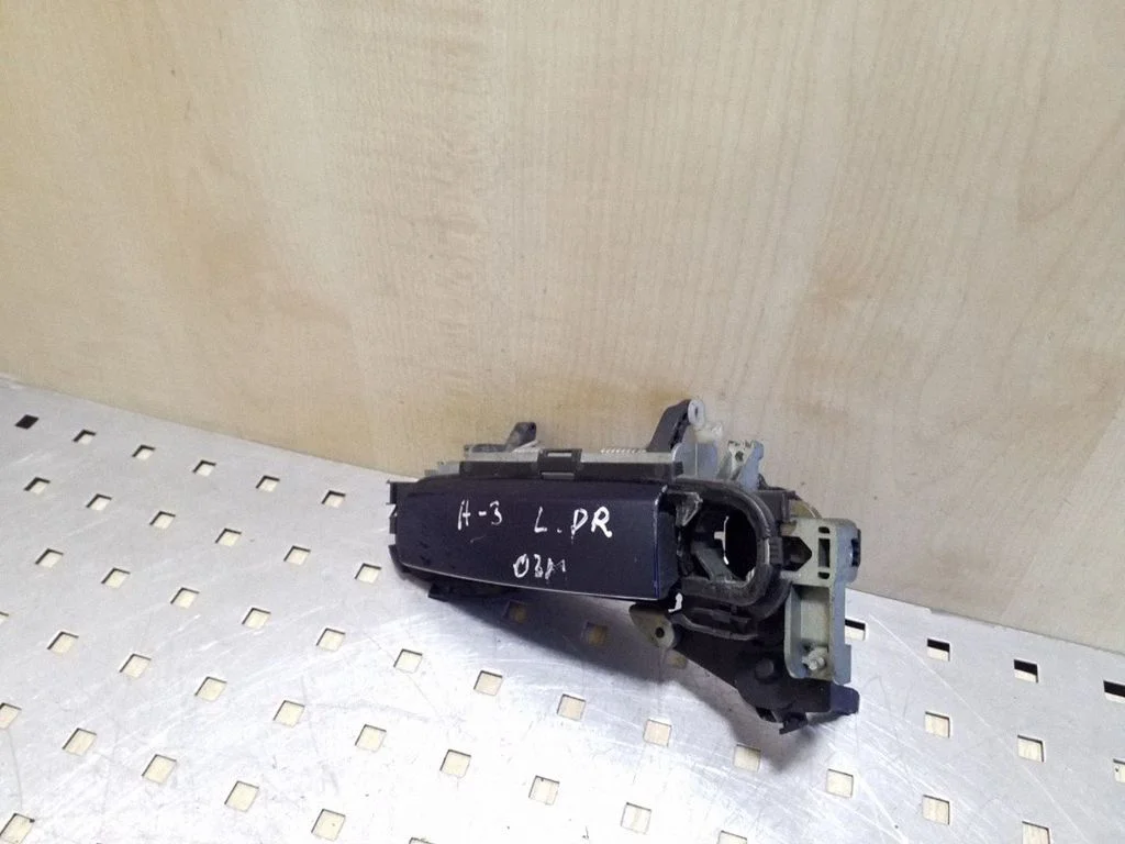 Front door exterior handle – left