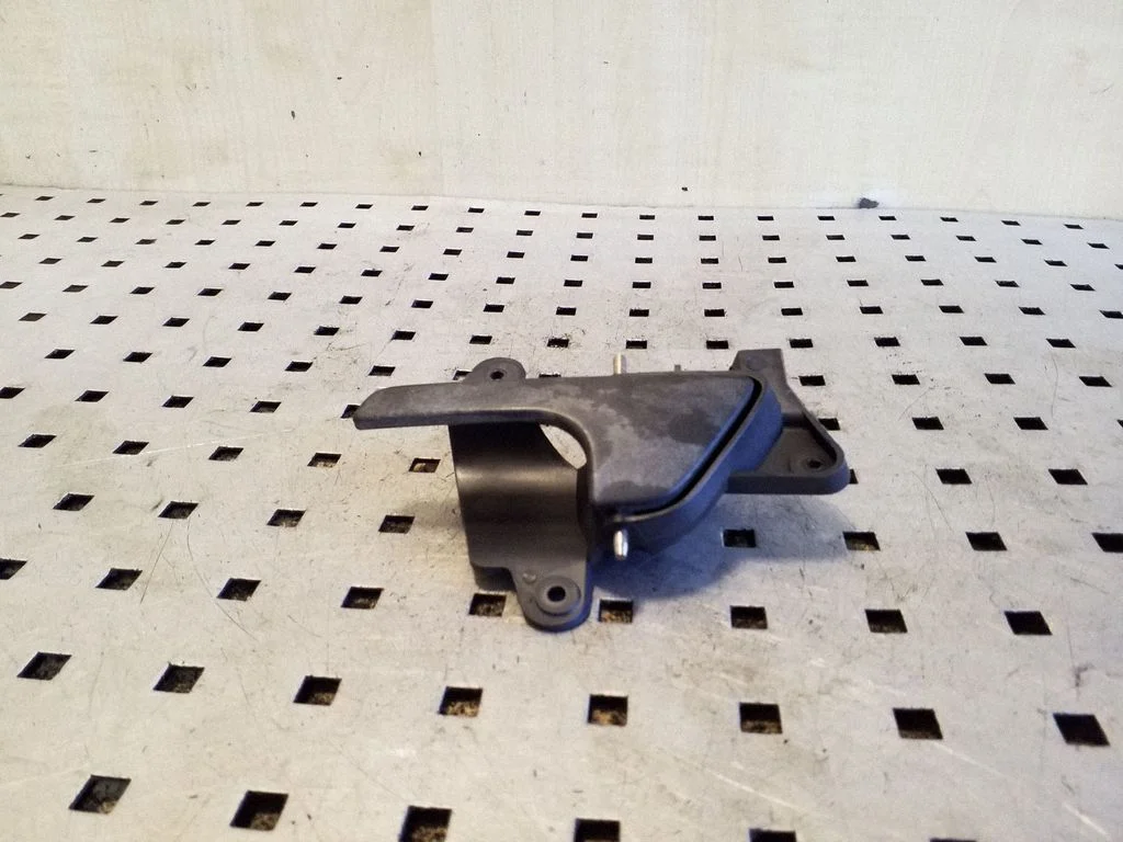 Front door interior handle 7H0837617