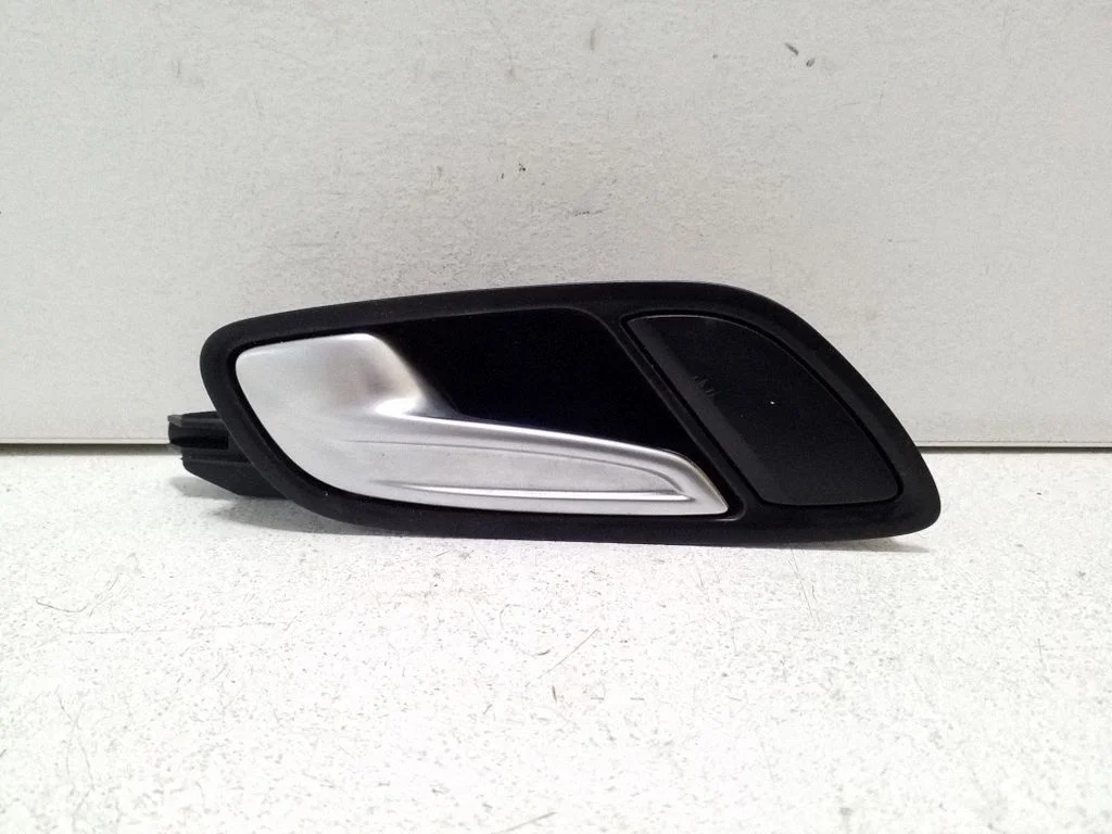 Front door interior handle 8J1837019