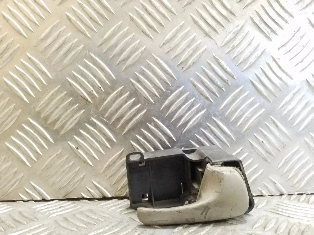Priekšējais iekšējais atvēršanas rokturis 3A0837236