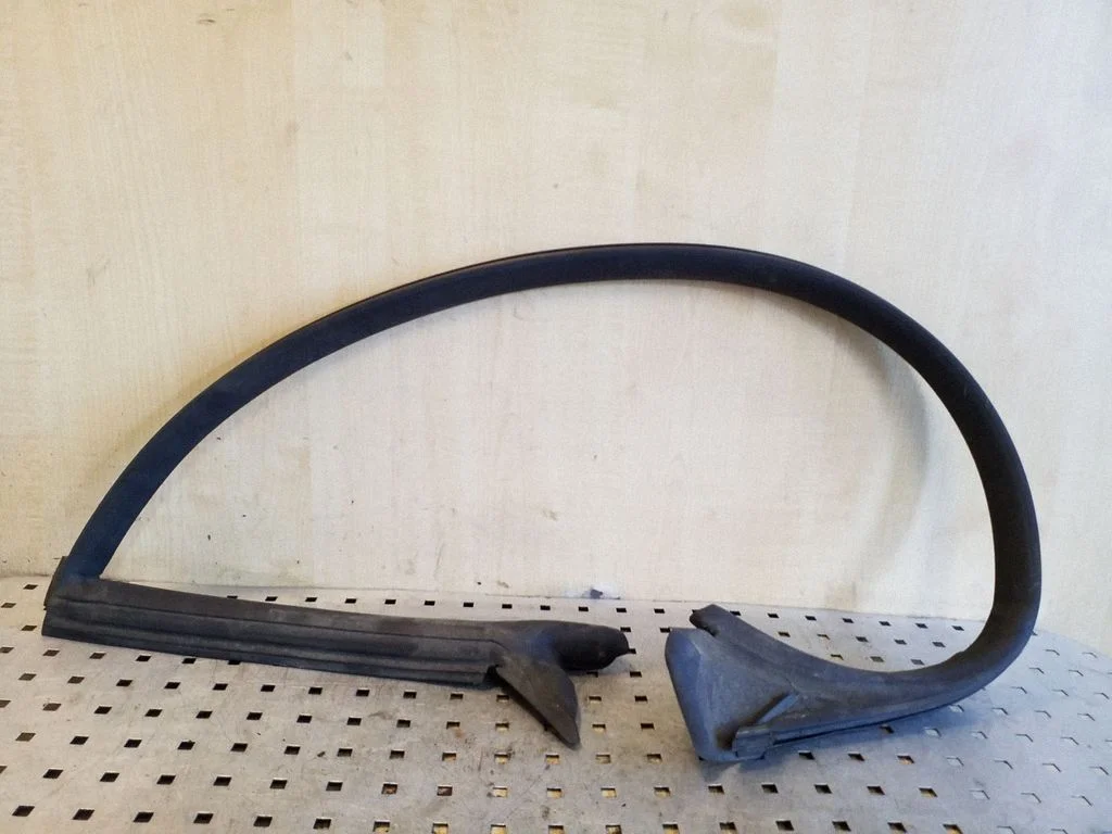 Front door rubber seal 8T0845353