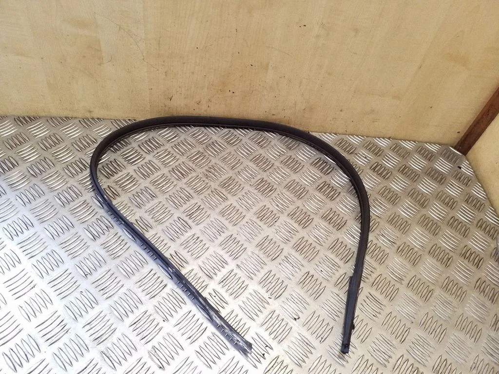 Front door rubber seal 8J8854543A