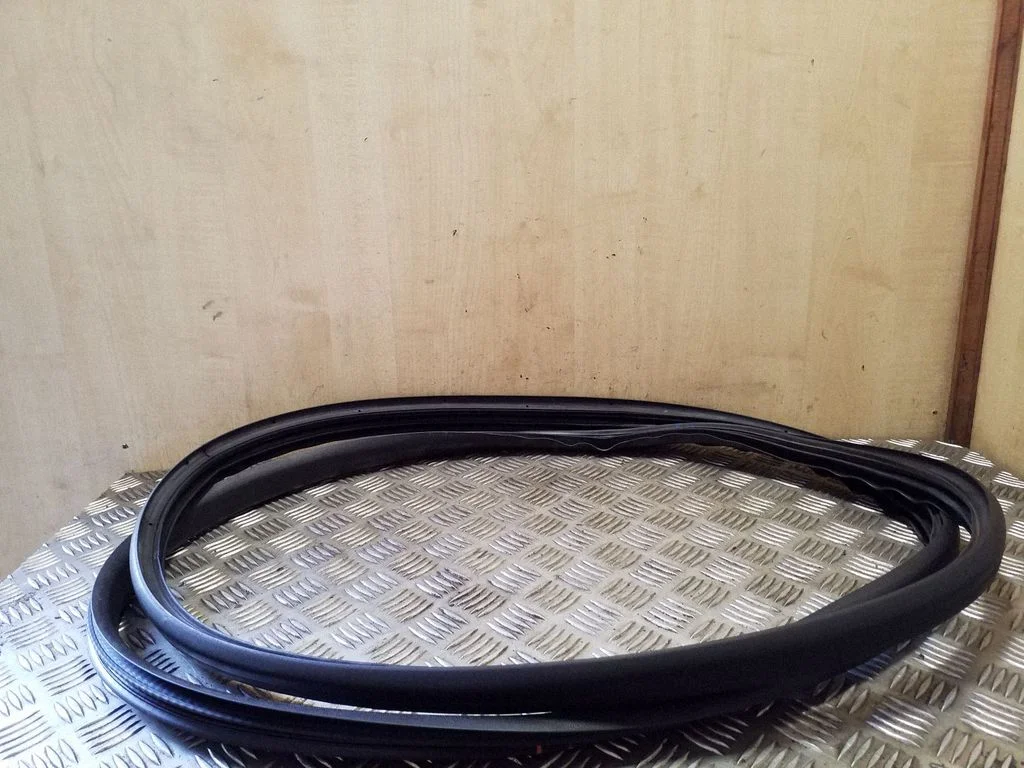 Front door rubber seal – right