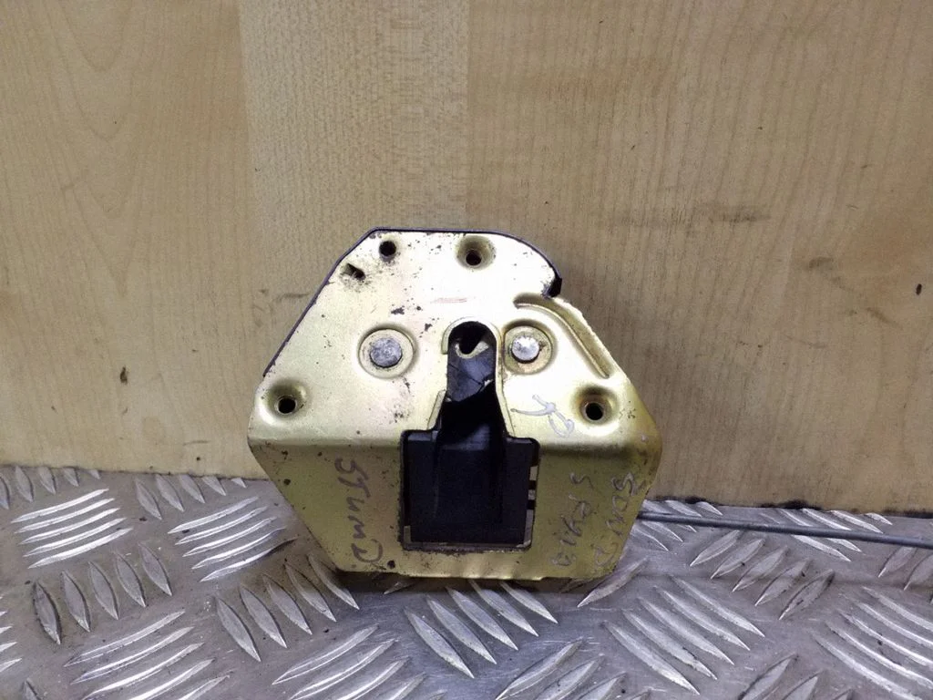 Sliding door lock – rear right