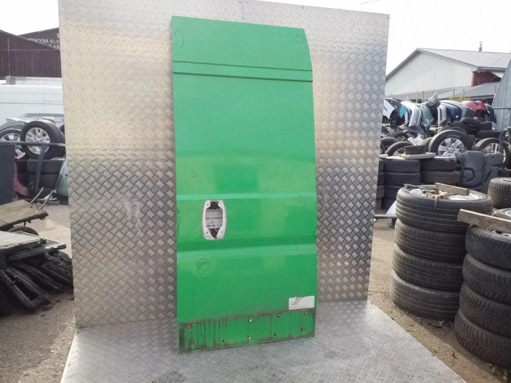 Back/rear loading door – right