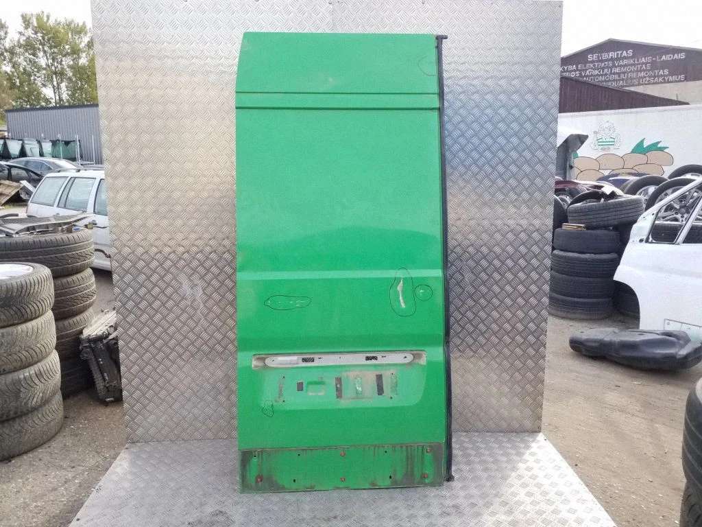 Back/rear loading door – left