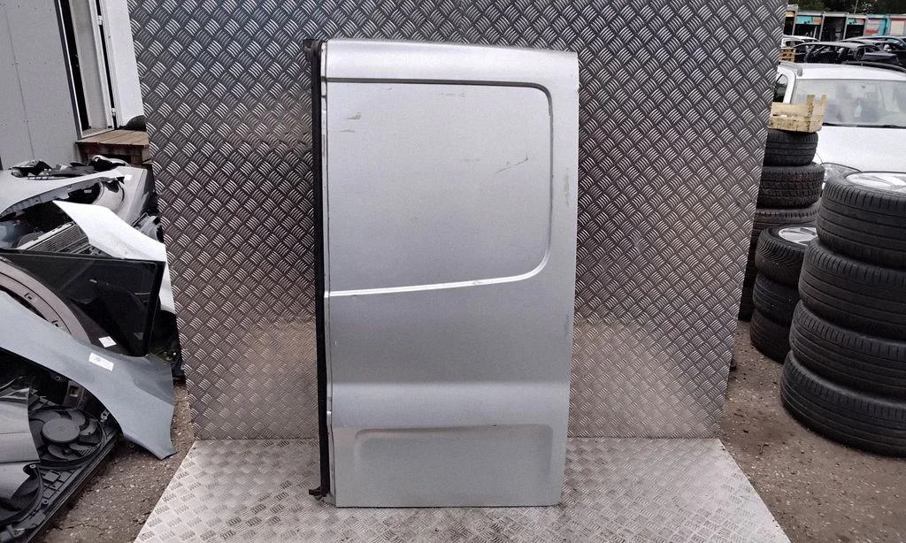 Back/rear loading door – right