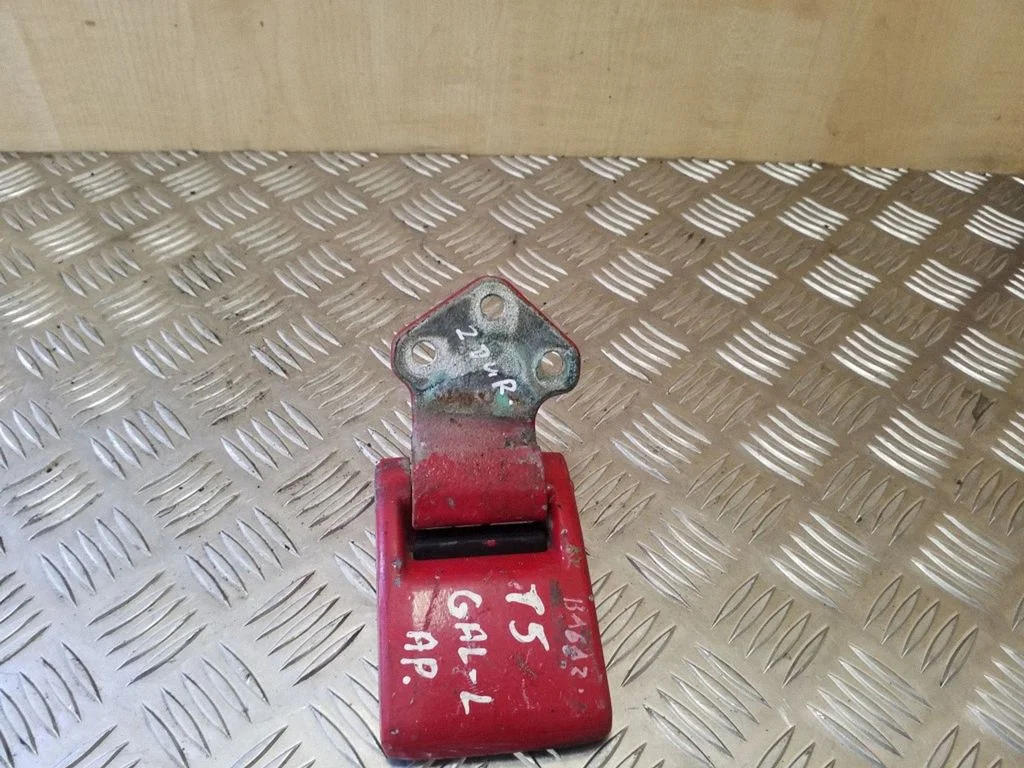 Bagažinės apatinis vyris