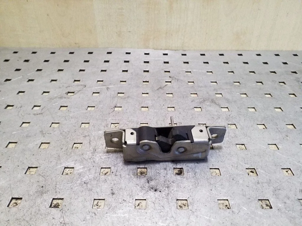 Loading door lock – Mercedes-Benz Sprinter W906 (2006-2018)