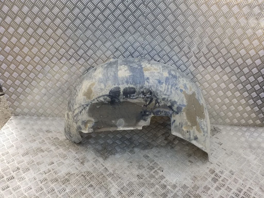 Rear arch fender liner splash guards 7L6810971A