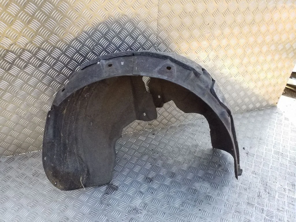 Rear arch fender liner splash guards – right