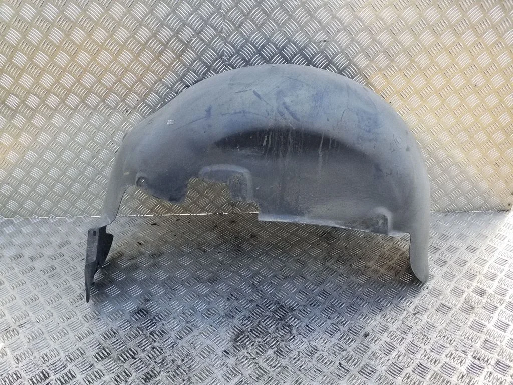 Rear arch fender liner splash guards 7L6810972A