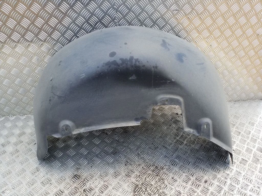 Rear arch fender liner splash guards 7L6810971A