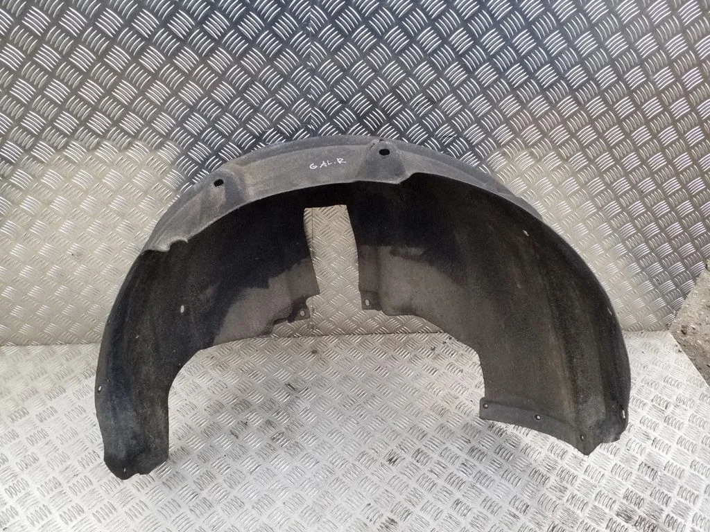 Rear arch fender liner splash guards – right