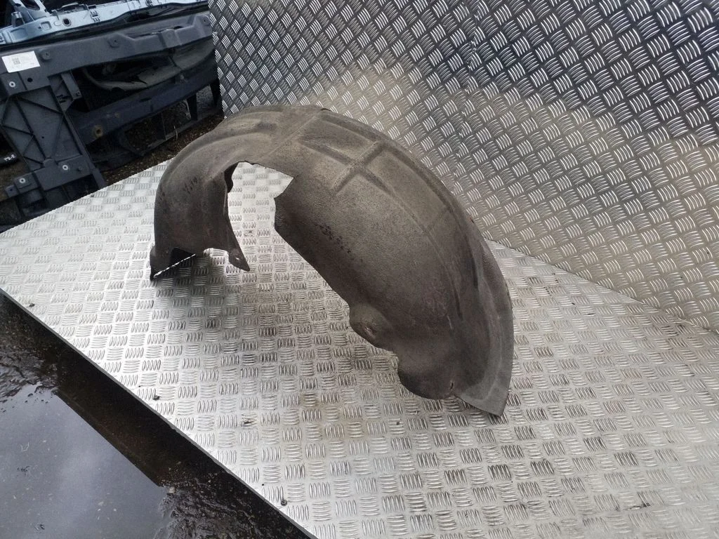 Rear arch fender liner splash guards – right