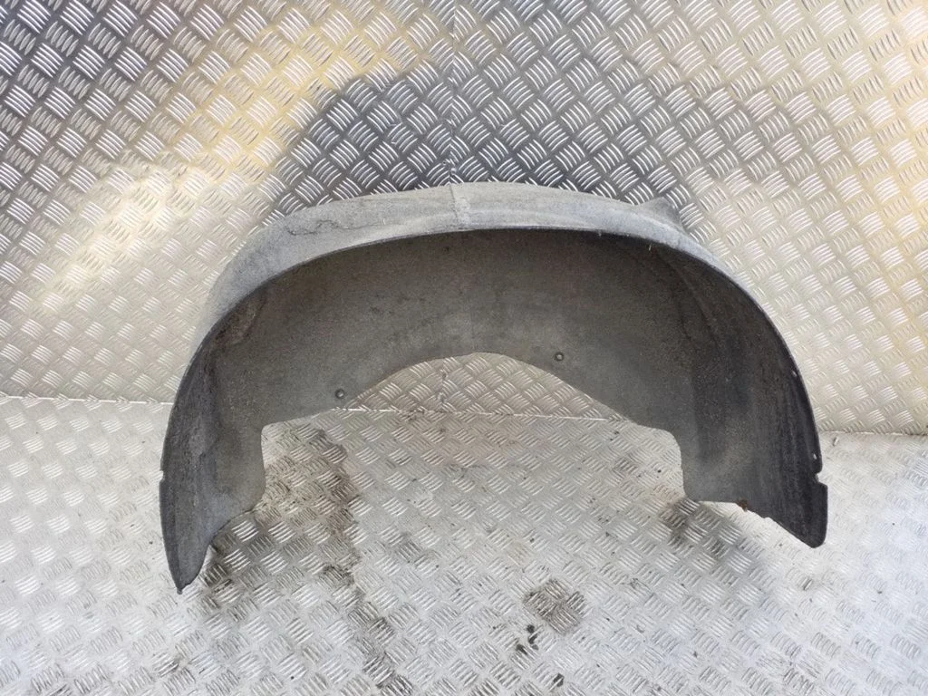 Rear arch fender liner splash guards – right